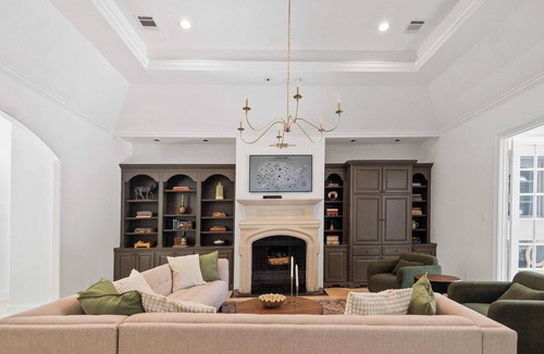 Conroe House | Spacious 5-bedroom house, sauna, pool, game room and speakeasy