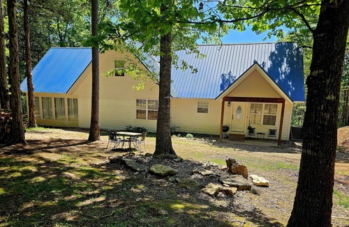 Golden House | Spacious 5-bedroom house on Table Rock Lake. It's a entertainers dream!
