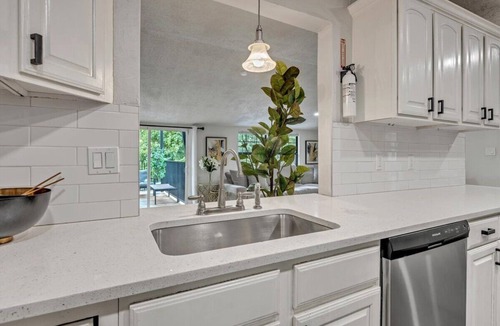 Norman House | Spacious 5-bedroom house in Norman Norman Luxe Retreat. Pool & Hot Tub sleeps 14