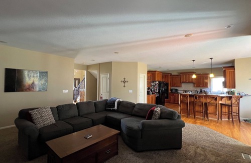 Olathe House | Spacious 5-bedroom house in Olathe. Finished basement and outdoor deck/space.