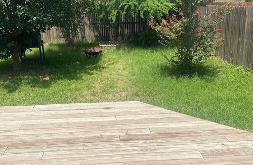 Seguin House | Spacious 5-bedroom house in beautiful Seguin with AC and gym
