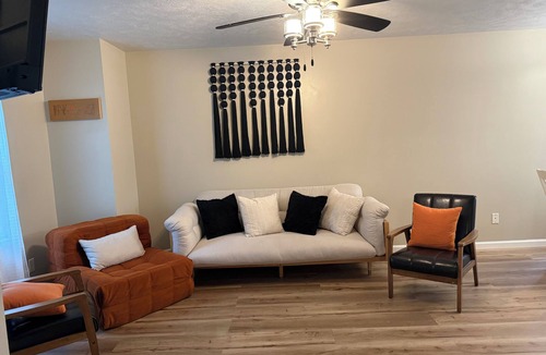 Urbana House | Spacious 5-bedroom house in serene Urbana