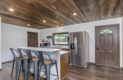 Lebanon Cabin | Spacious 5-bedroom just 1 minute from Bennett Spring State Park!