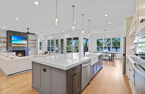 Kemp House | Spacious 5-bedroom Lakehouse on Cedar Creek Reservoir. Sleeps 17 comfortably.