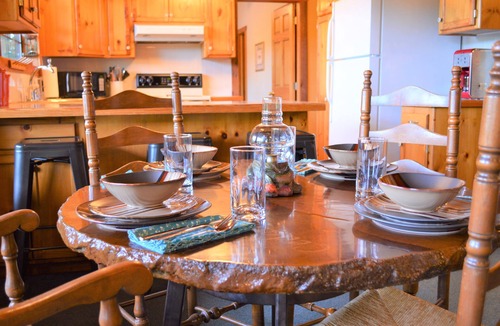 Flippin Cabin | Spacious 5-bedroom lodge in Flippin Ar, on the beautiful White River.