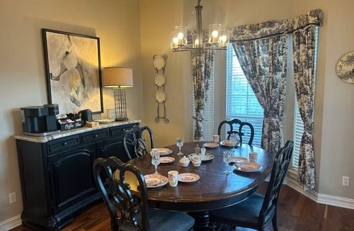 Tulsa House | Spacious 5-bedroom Manor, Movie Room,Horse Views and Salt Water Pool