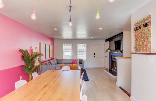 Berkley House | Spacious 5-Bedroom Retreat - Hot Tub - Games