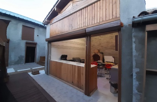 Combrand House | Spacious 5-bedroom townhome in terrific Combrand with WiFi