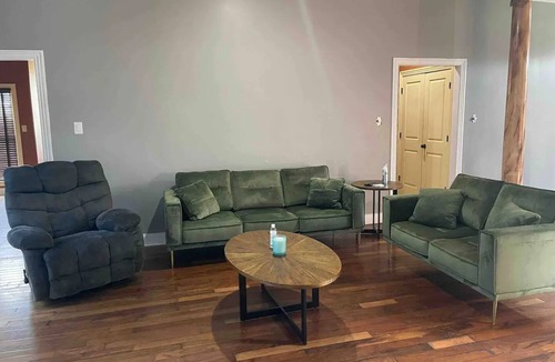 Blytheville House | Spacious 5-bedroom house in lovely Blytheville with WiFi, fitness room