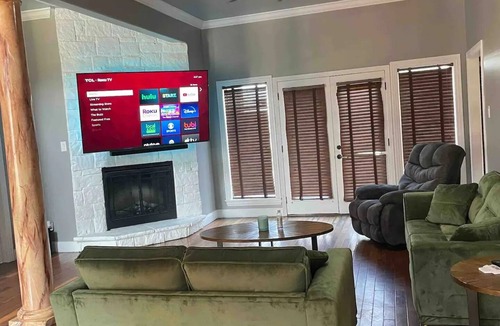 Blytheville House | Spacious 5-bedroom house in lovely Blytheville with WiFi, fitness room