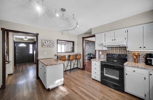 Bourbonnais House | Spacious 5-bedroom Retreat in Bourbonnais - Steps from Campus