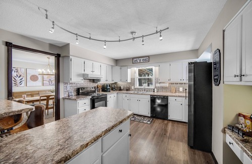 Bourbonnais House | Spacious 5-bedroom Retreat in Bourbonnais - Steps from Campus