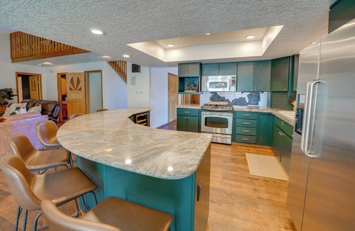 Flora Vista House | Spacious 5-bedroom House with WiFi and Central AC in Quiet Flora Vista