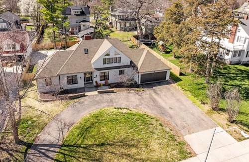 Ward Parkway House | Spacious 5-bedroom house in KC- 20 mins from Arrowhead