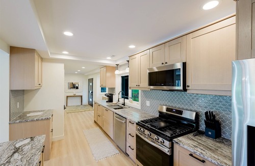 Merrillville House | Spacious 5-Bedroom Golf Course Home for Getaways