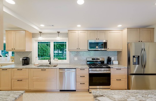 Merrillville House | Spacious 5-Bedroom Golf Course Home for Getaways