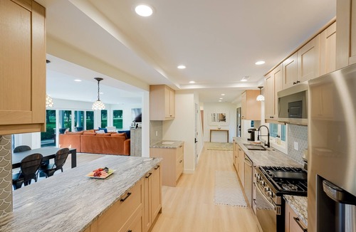 Merrillville House | Spacious 5-Bedroom Golf Course Home for Getaways