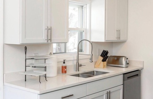 Crystal House | Spacious 5-bedroom house in welcoming Minneapolis with AC