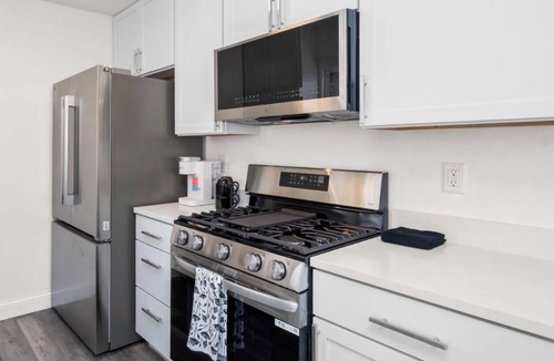 Crystal House | Spacious 5-bedroom house in welcoming Minneapolis with AC