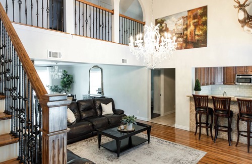 North San Antonio - SAT House | Spacious 5-bedroom vacation house w/POOL on GOLFCOURSE, by Airport