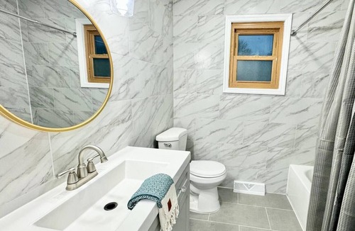 Rotterdam House | Spacious 5-bedroom house in Schenectady.