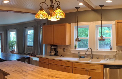 Williamstown House | Spacious 5-bedroom House, Walking Distance to Williams