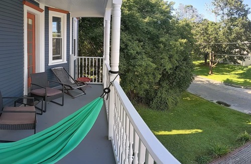 Williamstown House | Spacious 5-bedroom House, Walking Distance to Williams