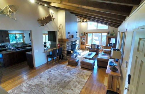Round Hill Village House | Spacious 5-bedroom house with AC and EV charging in peaceful Zephyr Cove