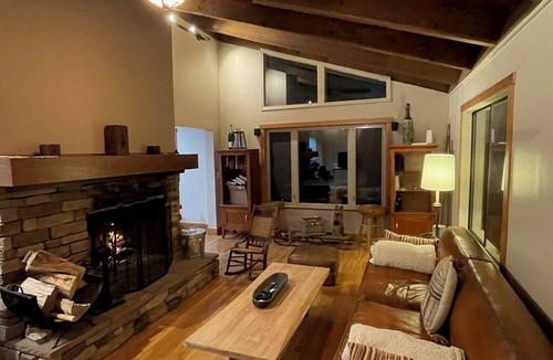 Round Hill Village House | Spacious 5-bedroom house with AC and EV charging in peaceful Zephyr Cove