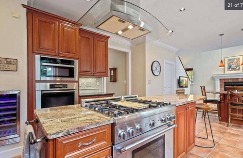 Darnestown Villa | Spacious 5-bedroom villa in peaceful Potomac with AC and gym