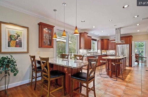 Darnestown Villa | Spacious 5-bedroom villa in peaceful Potomac with AC and gym