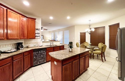Allen House | Spacious 5 bedroom w/Game Room, Office and Covered Patio