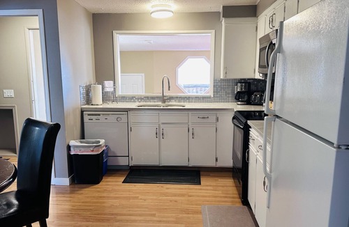 Calgary House | Spacious 5 bedrooms sleep 22