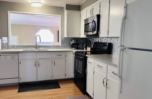 Calgary House | Spacious 5 bedrooms sleep 22