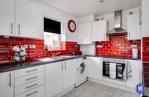 Openshaw House | Spacious 5 BR Home Nr Etihad Stadium - Pool Table