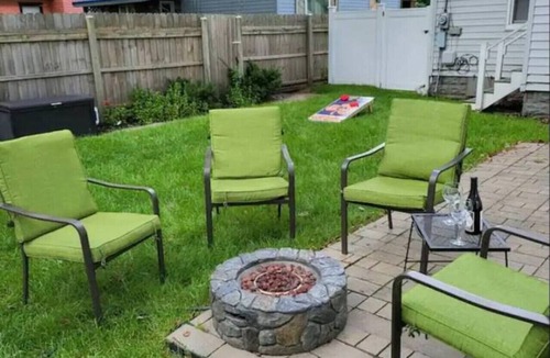 Northeast South Bend House | Spacious 5 BR home, walk to Notre Dame, Eddy St