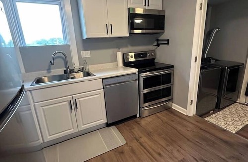 Westminster Apartment | Spacious 5 BR Stay in Westminster | Perfect for Groups & Longer Stays