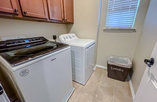 Pflugerville House | Spacious 5-King Bed Mansion | 15 Min to Downtown Austin