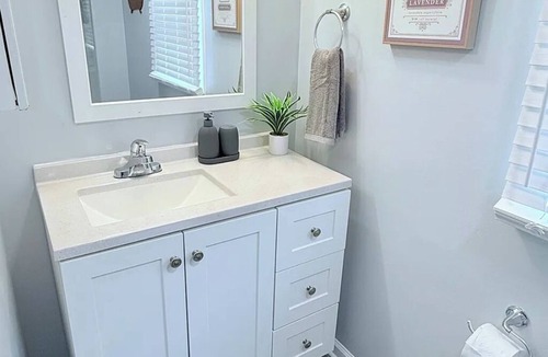 Westmont House | Spacious 5BD 2BA Home Close To Oakbrook