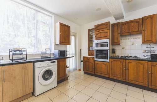 Cranford House | Spacious 5BD Home w/Garden & Parking, Hounslow