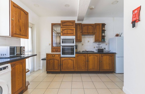 Cranford House | Spacious 5BD Home w/Garden & Parking, Hounslow