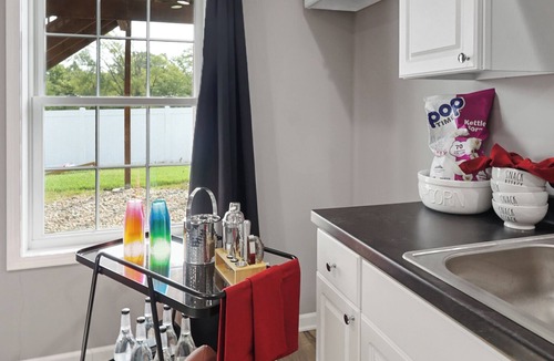 Lincoln House | Spacious 5BD - UNL 5mins - BBQ, Games & Backyard