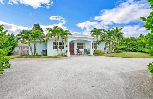 Country Club Park House | Spacious 5Bdrm, 3Bath Ideal for Families & Groups!