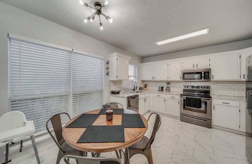 Grand Prairie House | Spacious 5BR/2.5B Home with Pool