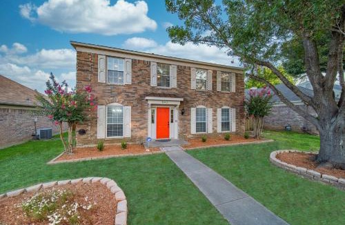 Grand Prairie House | Spacious 5BR 2 B Home with Pool
