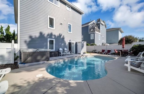 Croatan Beach House | Spacious 5BR + 2 Bonus Sleeping Rooms Beach Retreat| Private Pool, Hot Tub & Game Room