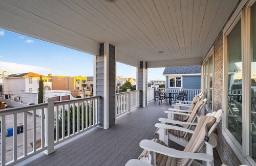 Croatan Beach House | Spacious 5BR + 2 Bonus Sleeping Rooms Beach Retreat| Private Pool, Hot Tub & Game Room