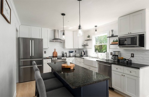 Durham House | Spacious 5BR, 3.5BA home, 5 min walk to Duke