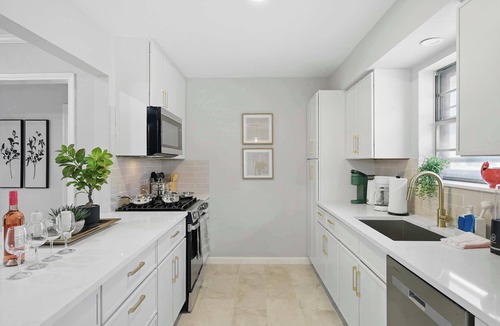 Duncanville Cottage | Spacious 5BR 3BA Retreat With Pool & Hot Tub