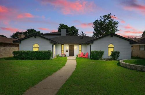 Duncanville House | Spacious 5BR 3BA Retreat with Pool & Hot Tub